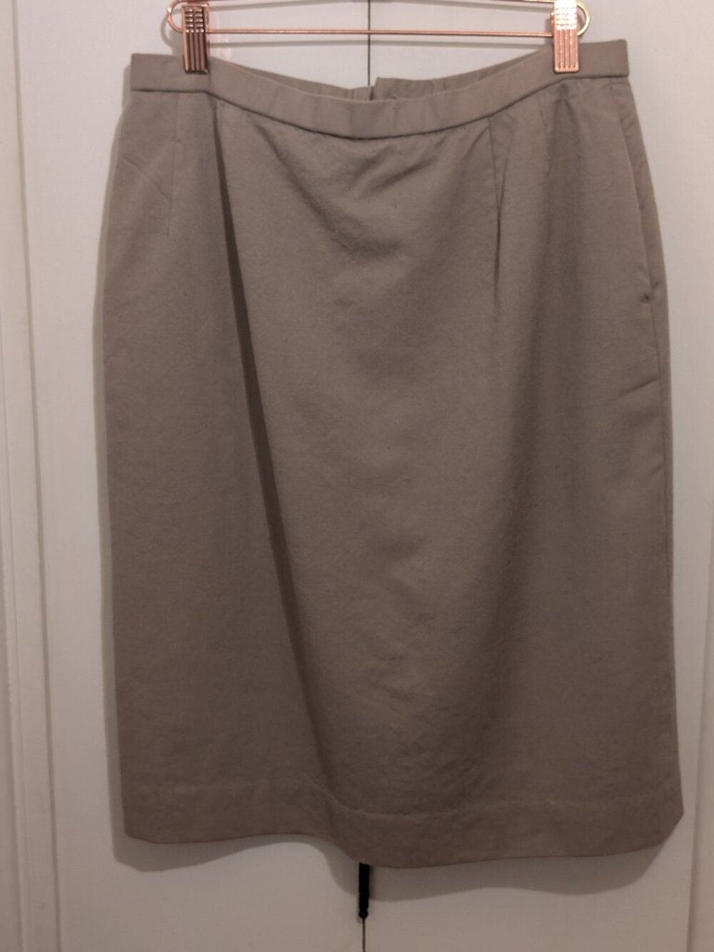Pendleton Classic Skirt -Virgin Wool -A-Line -Midi -Size 12 -Tan - Back Zip -